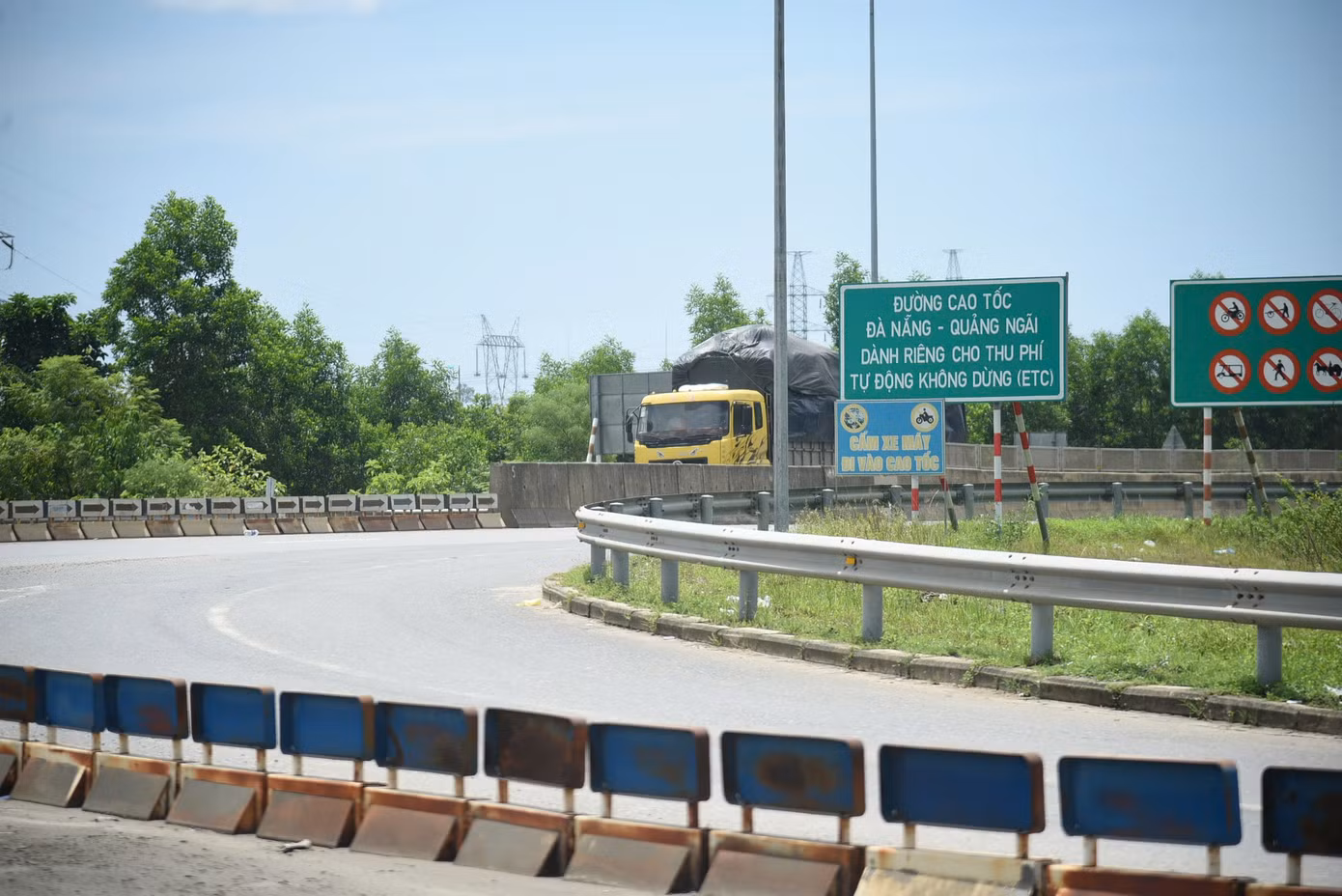 Theo quyết định được phê duyệt, nút giao thông này sẽ xây dựng cầu trên đường quốc lộ 14B vượt đường cao tốc, đoạn tuyến đầu cầu đầu tư phù hợp với quy mô của đường quốc lộ 14B đang triển khai. Tận dụng và mở rộng cầu hiện trạng đường cao tốc Hòa Liên - Túy Loan tại Km78+144,31. Theo quyết định được phê duyệt, nút giao thông này sẽ xây dựng cầu trên đường quốc lộ 14B vượt đường cao tốc, đoạn tuyến đầu cầu đầu tư phù hợp với quy mô của đường quốc lộ 14B đang triển khai. Tận dụng và mở rộng cầu hiện trạng đường cao tốc Hòa Liên - Túy Loan tại Km78+144,31.