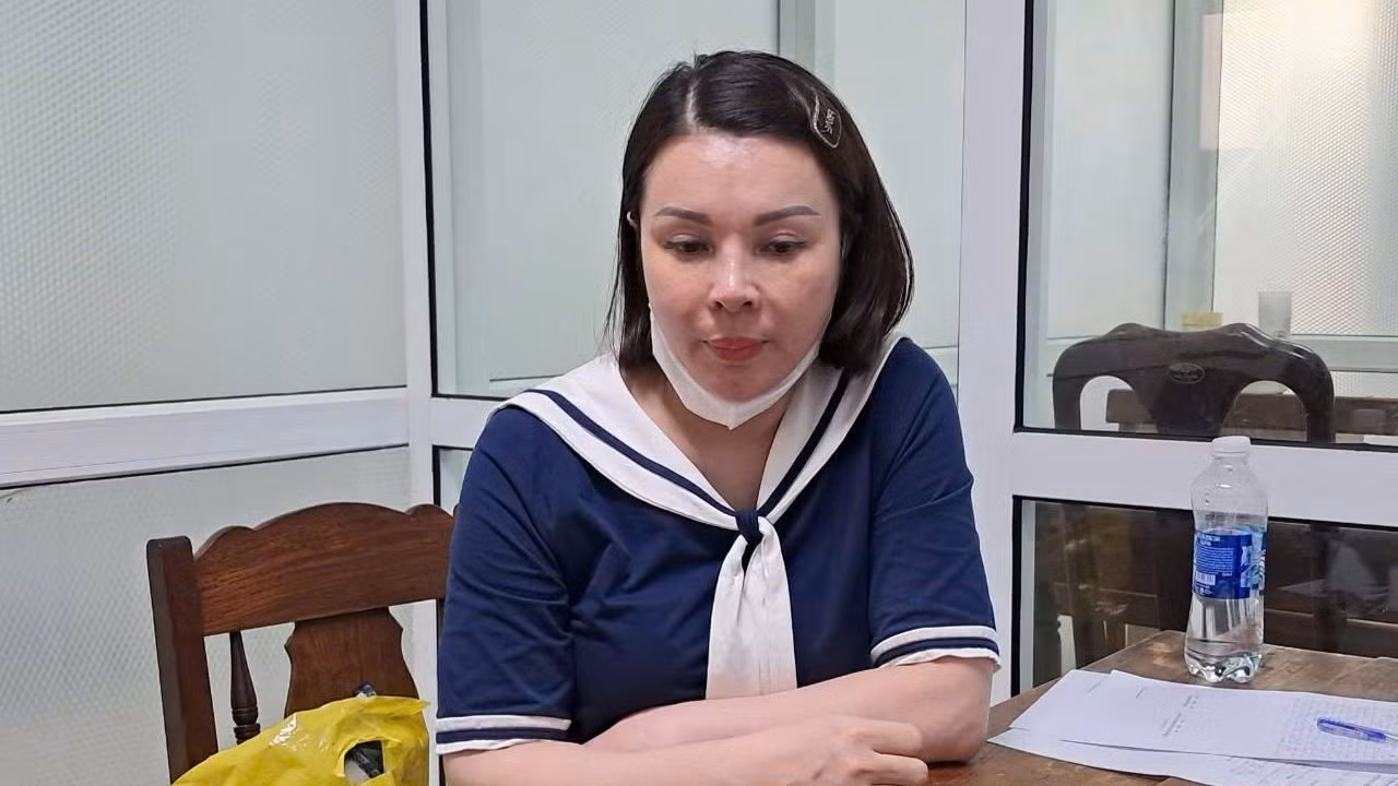 Lê Thị Thư tại cơ quan Công an. Lê Thị Thư tại cơ quan Công an.
