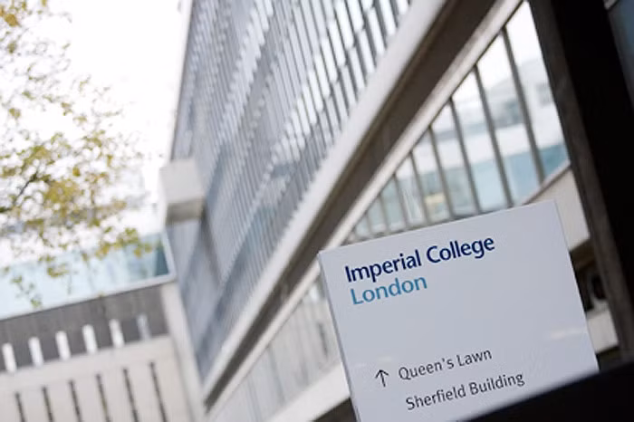 Imperial College London (Anh)hiện tại có hơn 3000 nhân viện và 14.000 sinh viên đại diện cho 120 quốc gia khác nhau đang học tập và nghiên cứu tại ngôi trường này