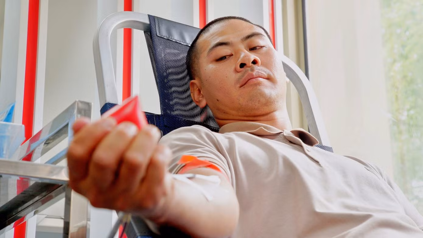 Phạm Văn Hiếu hiến máu tại Viện Huyết học- Truyền máu Trung ương. Phạm Văn Hiếu hiến máu tại Viện Huyết học- Truyền máu Trung ương.