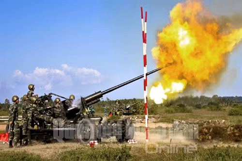 Pháo 57mm thực hành bắn đạn thật