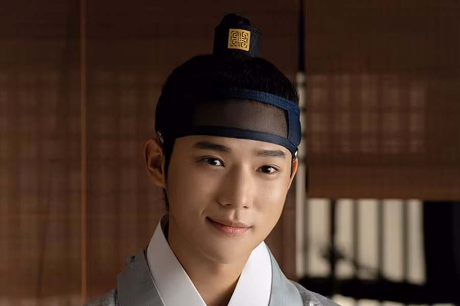 Bộ phim xoay quanh một nữ hoàng mạnh mẽ tên là Im Hwa Ryung (Kim Hye Soo) cố gắng kỷ luật những đứa con trai hay gây rắc rối của mình để biến một trong số chúng trở thành vị vua tiếp theo của Joseon, trong khi các đối thủ của bà tranh giành ngai vàng. Sung Nam (Moon Sang Min), Đại Hoàng tử biết cách phản ứng trước và suy nghĩ sau. Sau cái chết của anh trai là Thái tử (Bae In Hyuk), anh là người kế vị. Cùng với mẹ của mình, Nữ hoàng, anh lên đường tìm ra sự thật đằng sau cái chết của Thái tử