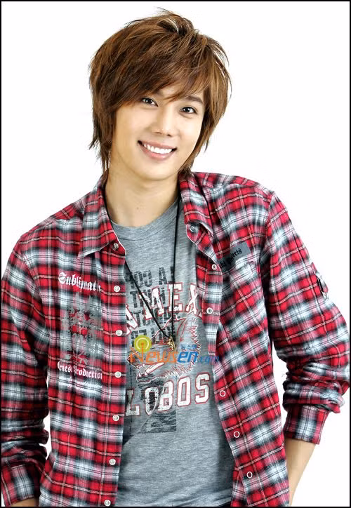 Park Jungmin ra mắt với tư cách là vũ công chính của SS501 và là thành viên Vocalist và Rap line. Sau khi rời DSP Media vào năm 2010, Park Jungmin gia nhập CNr Media, ra mắt solo vào tháng 1/2011, với Not Alone. Chàng ca sĩ tài năng ra mắt tại Nhật Bản, với nghệ danh Romeo, vào năm 2013. Năm 2012, Park Jungmin đã đệ đơn chấm dứt hợp đồng với CNr Media vì công ty không trả cho nghệ sĩ toàn bộ số tiền kiếm được dựa trên thỏa thuận hợp đồng của họ. Park Jungmin đã thắng kiện, chấm dứt hợp đồng thành công. Năm 2018, Park Jungmin tái hợp cùng Heo Youngsaeng và Kim Kyujong để biểu diễn liên khúc 90 giây các ca khúc 'hit' của SS501.