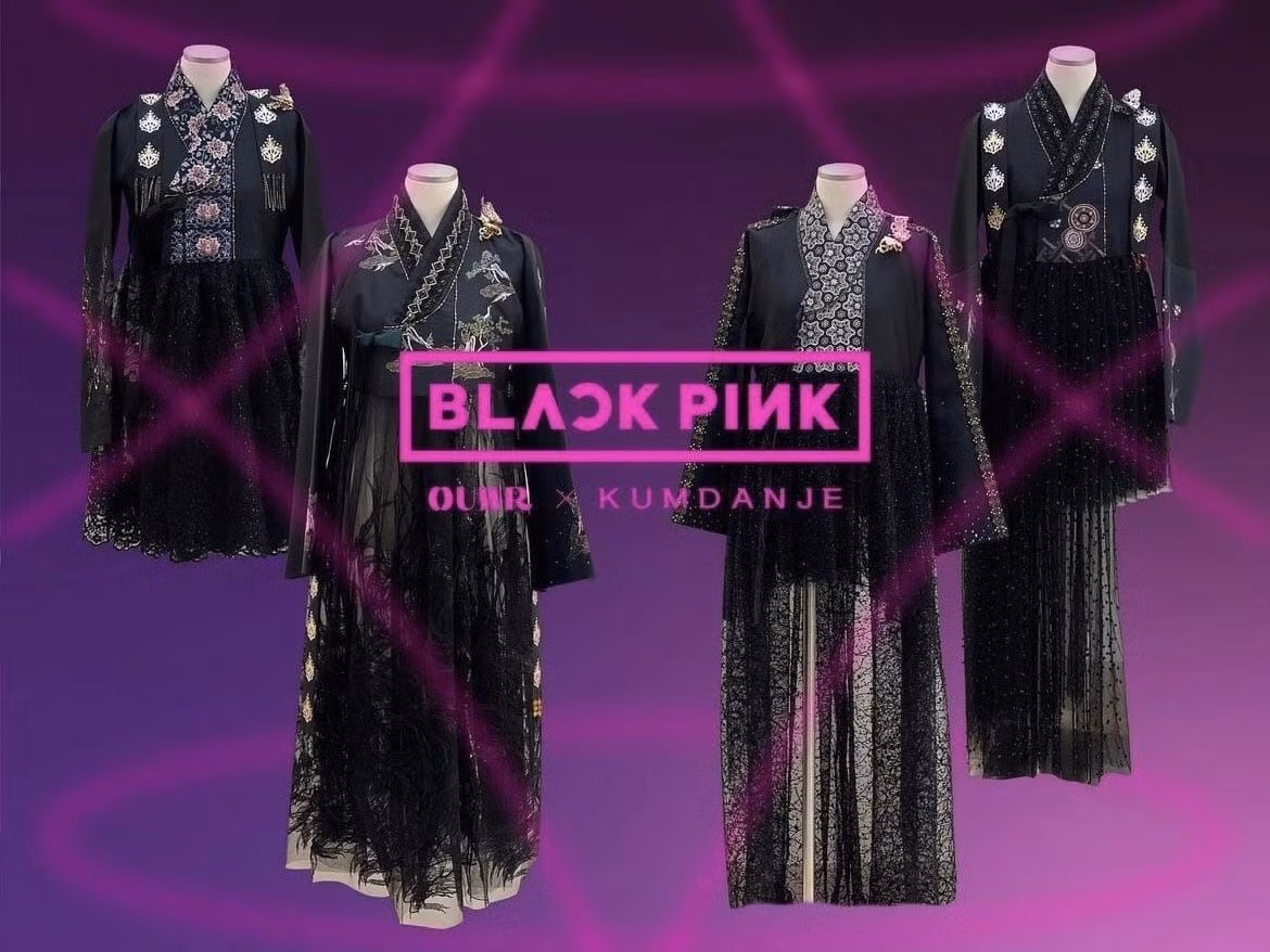 Bộ Hanbok mang tính biểu tượng của BLACKPINK, và là hình ảnh thu nhỏ của sự sang trọng lẫn phong cách. Bộ Hanbok mang tính biểu tượng của BLACKPINK, và là hình ảnh thu nhỏ của sự sang trọng lẫn phong cách.