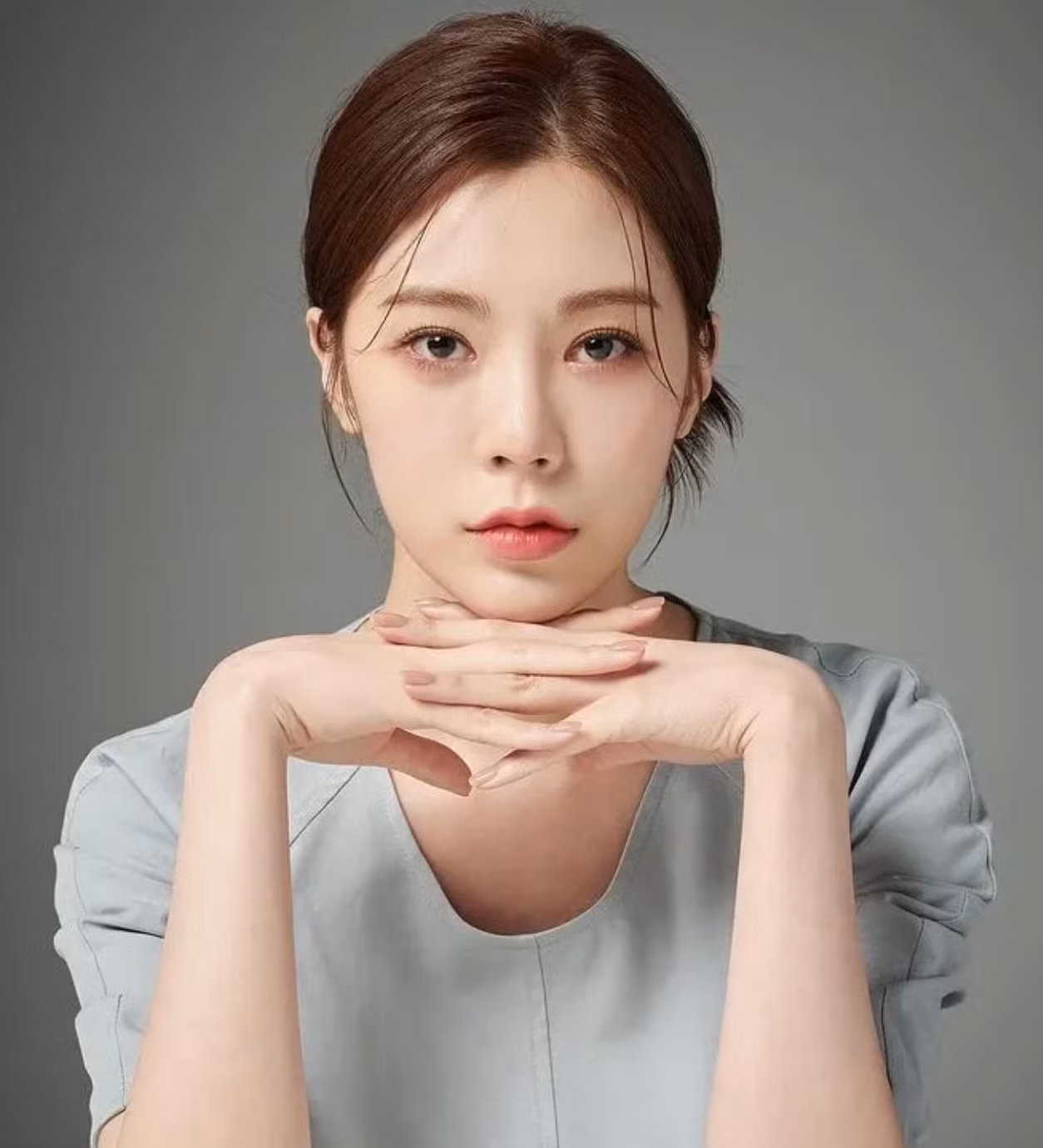 Lizzy gây tai nạn khi lái xe với nồng độ cồn vượt mức cho phép.