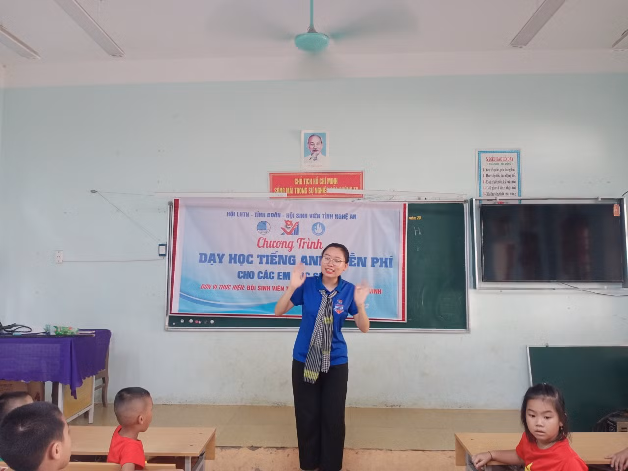 Nguyệt Anh tích cực và tiên phong trong các hoạt động tình nguyện vì cộng đồng. Nguyệt Anh tích cực và tiên phong trong các hoạt động tình nguyện vì cộng đồng.