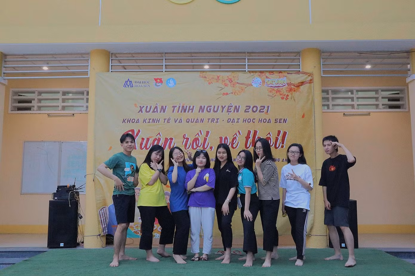 Tham gia các hoạt động phong trào Đoàn Hội đã giúp cô nàng trở nên năng động và tích cực. Tham gia các hoạt động phong trào Đoàn Hội đã giúp cô nàng trở nên năng động và tích cực.