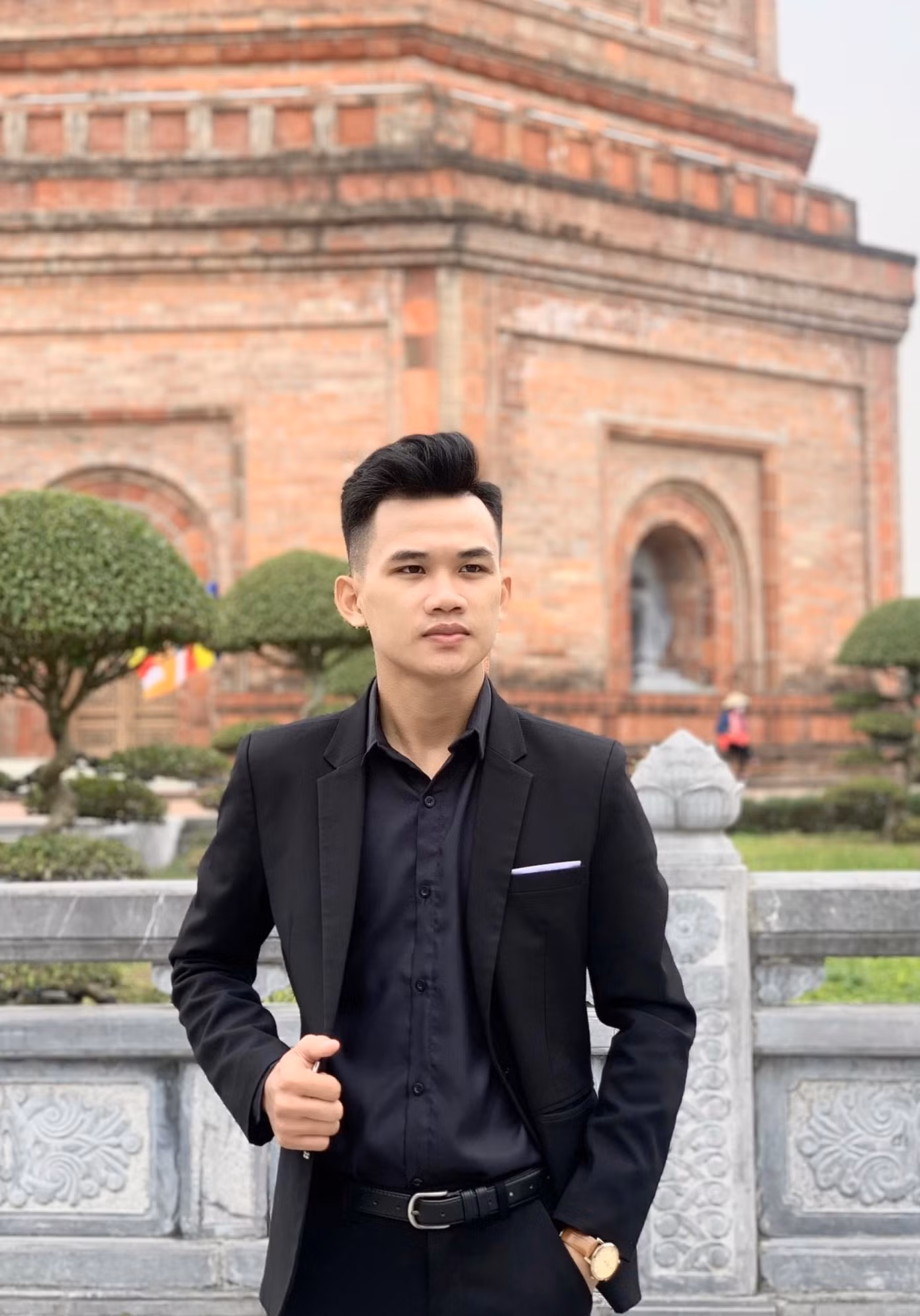 Danh Khương hiện đang là sinh viên ngành Marketing tại Trường Đại học Nam Cần Thơ. Danh Khương hiện đang là sinh viên ngành Marketing tại Trường Đại học Nam Cần Thơ.