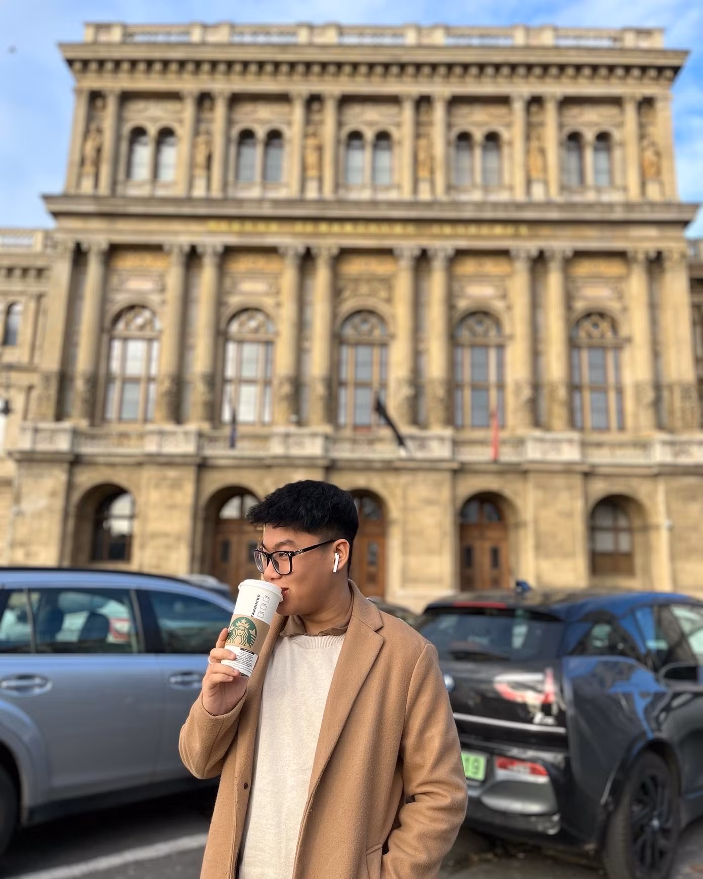 Trần Quang Minh, 20 tuổi, là du học sinh University of Dunaújváros, Hungary. Tết năm nay, cậu bạn chọn đi khám phá ẩm thực, ăn những món ăn yêu thích tại Hungary.