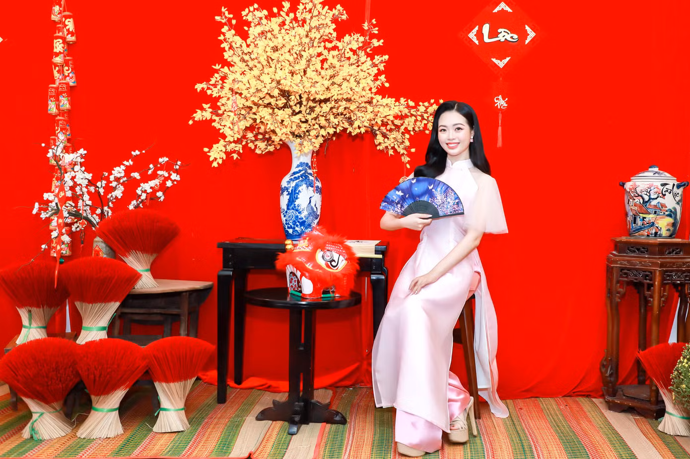 Hoa khôi Lê Phan Ngọc Khánh. Hoa khôi Lê Phan Ngọc Khánh.