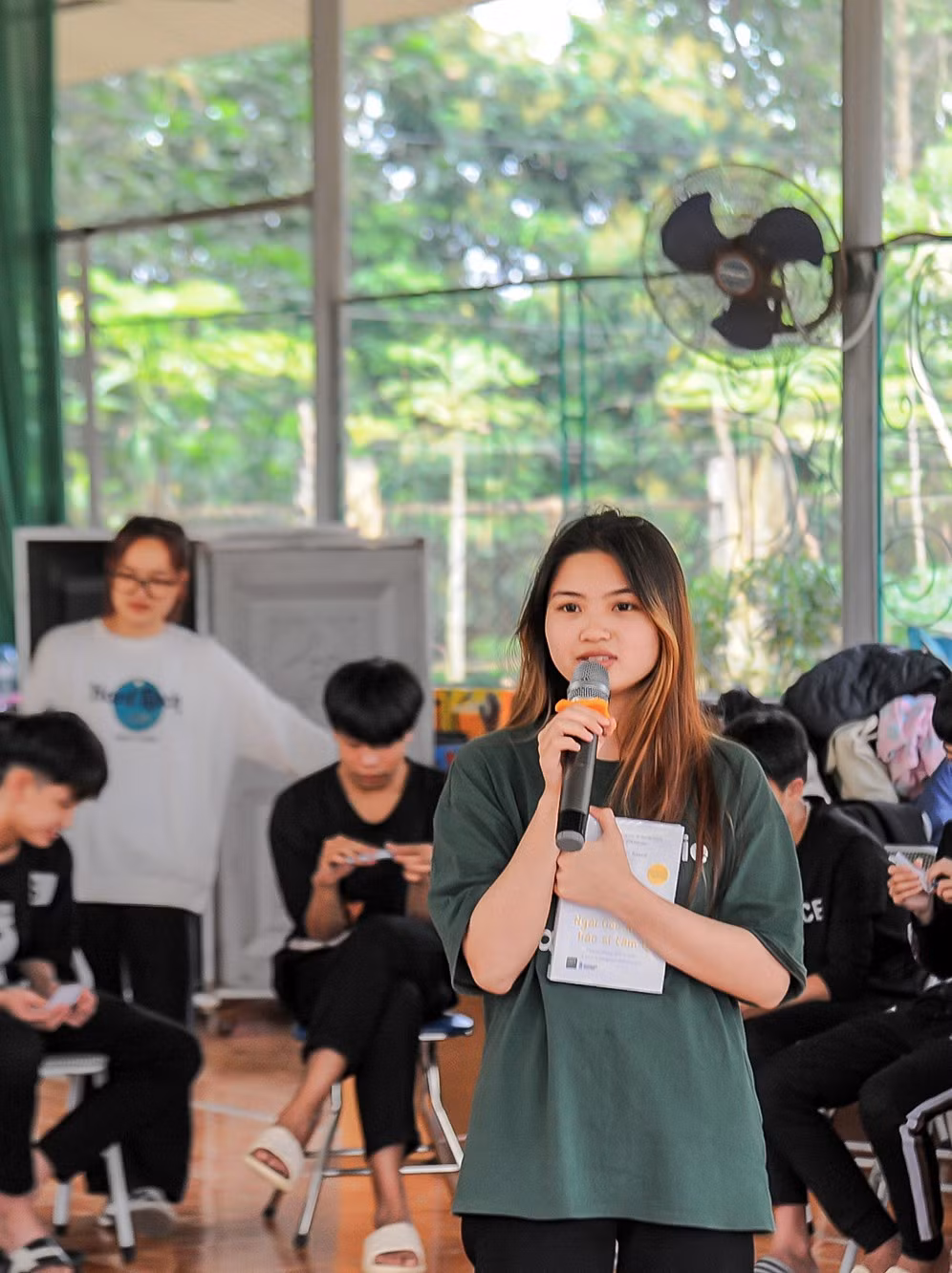 Chia sẻ tại dự án Chăm sóc sức khoẻ tinh thần cho trẻ OVC. Chia sẻ tại dự án Chăm sóc sức khoẻ tinh thần cho trẻ OVC.
