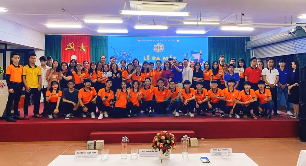 Lễ ra mắt, thành lập đội Thanh niên Tình nguyện D.A.U và Võ Văn Lít với chức vụ đội trưởng đội.