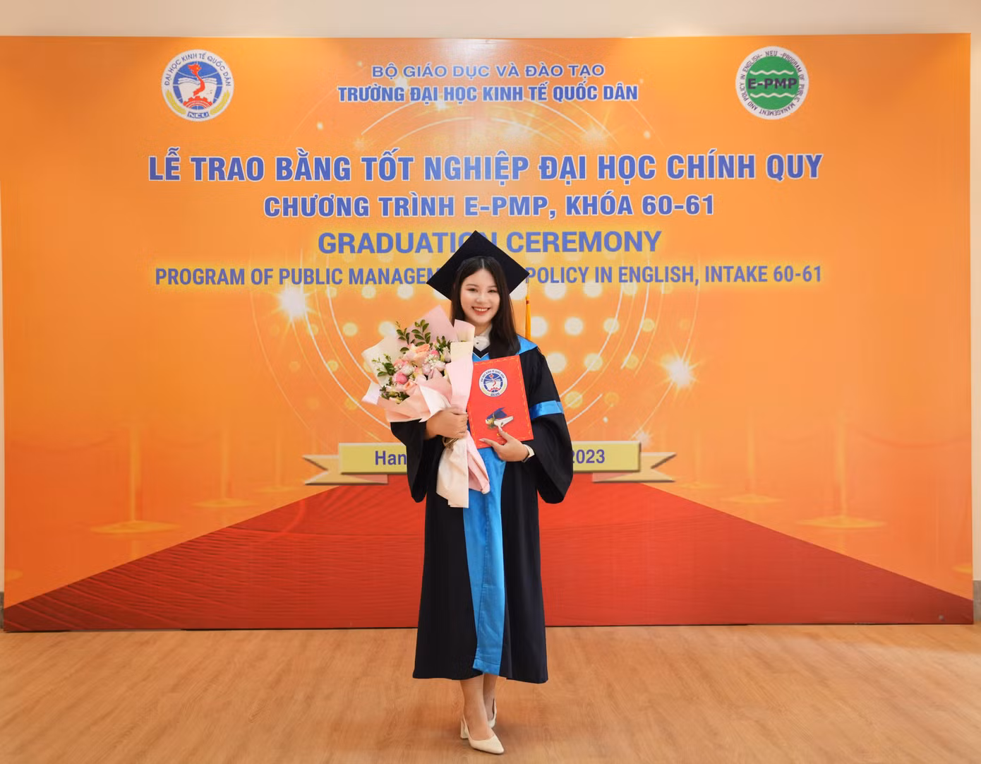 Nữ sinh nhiều lần được nhận học bổng của khoa Khoa học quản lý và tốt nghiệp loại xuất sắc.