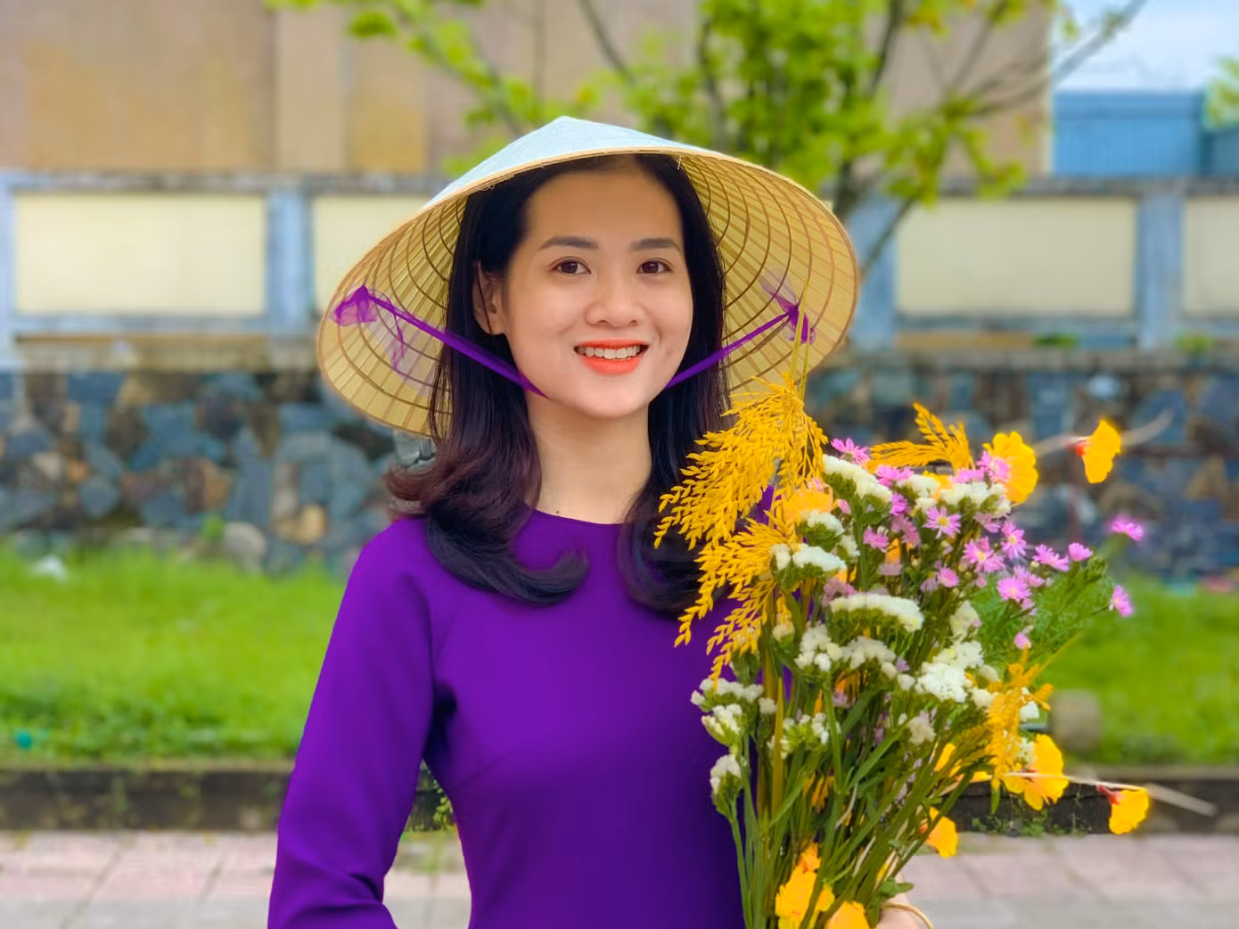Lê Thị Quỳnh Như, sinh viên năm cuối ngành Công tác xã hội, Trường Đại học Khoa học - Đại học Huế. Lê Thị Quỳnh Như, sinh viên năm cuối ngành Công tác xã hội, Trường Đại học Khoa học - Đại học Huế.