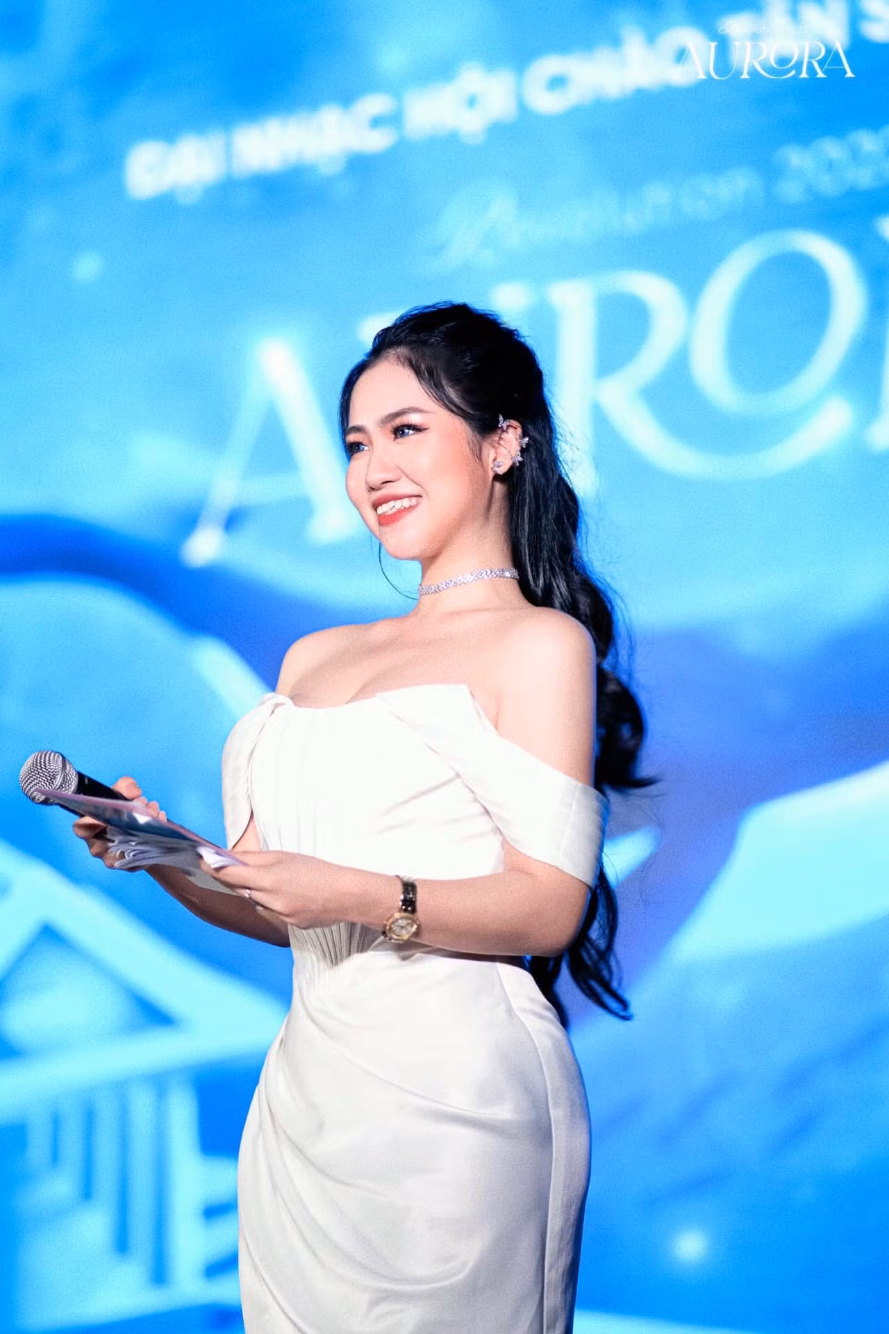 Năm ba, Ngân đạt học bổng của trường với GPA 4.0.