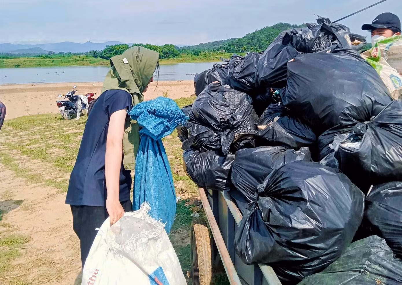 Lan tỏa đến gần hơn những giá trị nhân văn trong cộng đồng trước sự bùng nổ của công nghệ thông tin. Lan tỏa đến gần hơn những giá trị nhân văn trong cộng đồng trước sự bùng nổ của công nghệ thông tin.