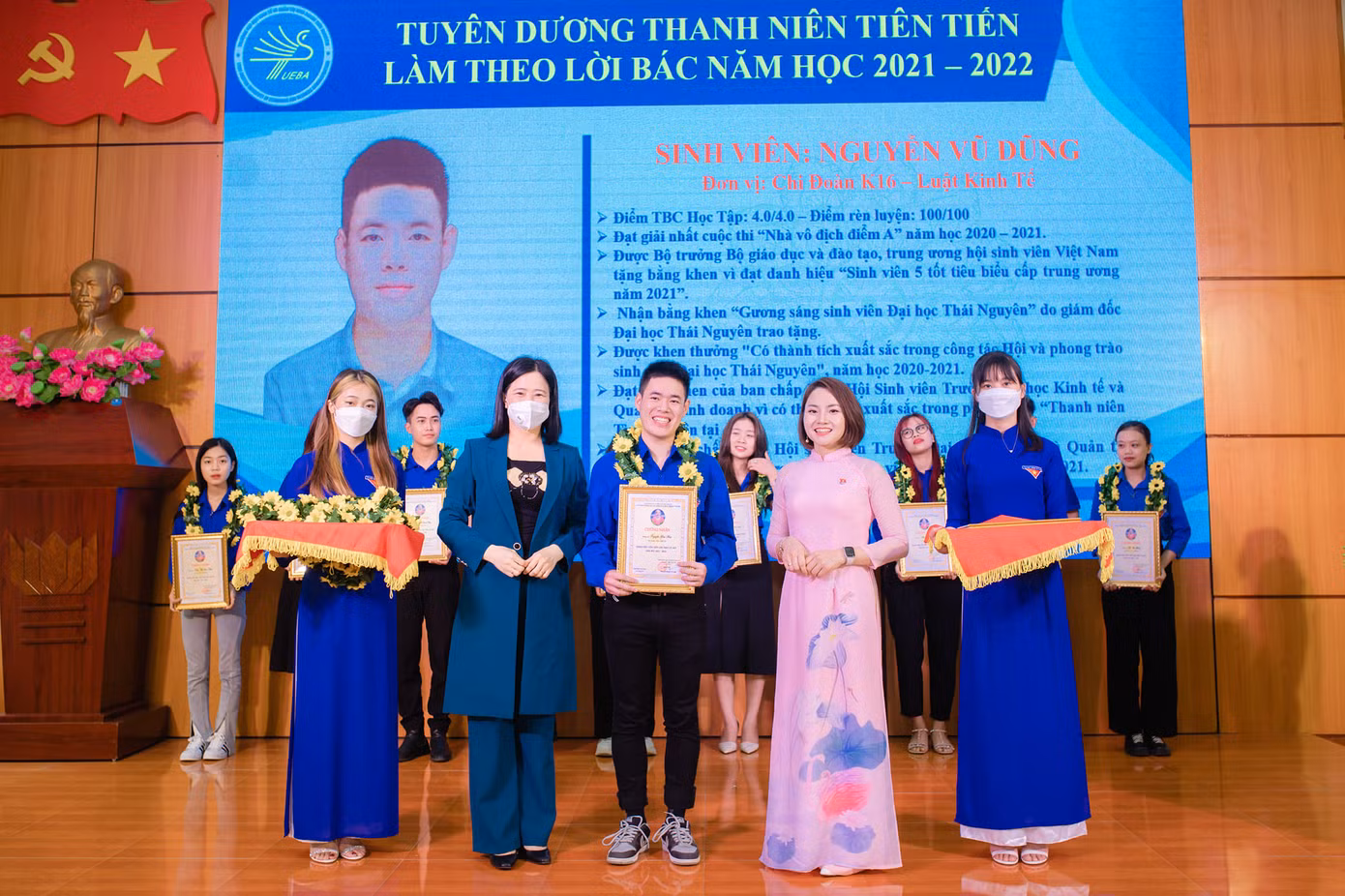 Vũ Dũng đang là sinh viên năm thứ 4 Khoa Quản lý – Luật kinh tế, trường Đại học Kinh tế và Quản trị kinh doanh, Đại học Thái Nguyên.