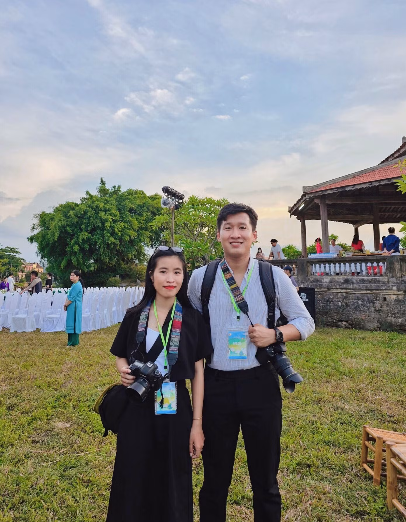Việc cộng tác với một số tờ báo đã giúp Mai kiếm thêm thu nhập và tích lũy được nhiều kinh nghiệm, bài học quý giá.