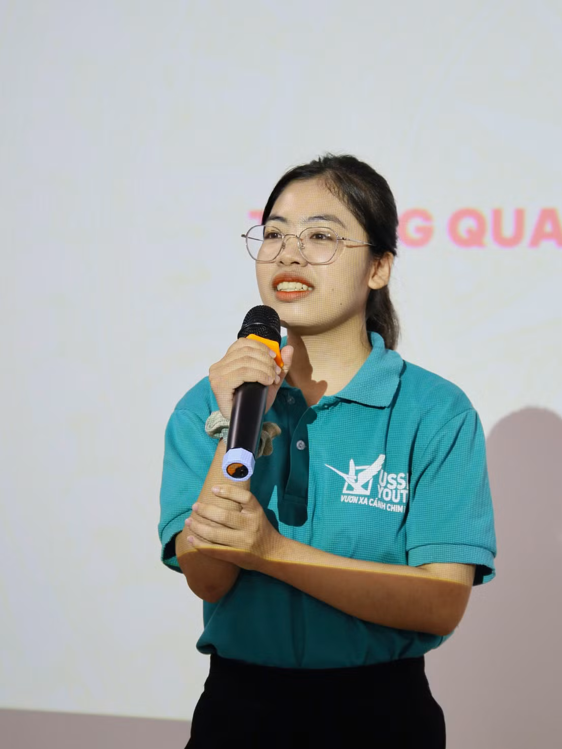 Nguyễn Thị Hải, sinh viên lớp K64 Quản lý thông tin, khoa Thông tin – Thư viện, Trường Đại học Khoa học Xã hội và Nhân văn, Đại học Quốc gia Hà Nội.