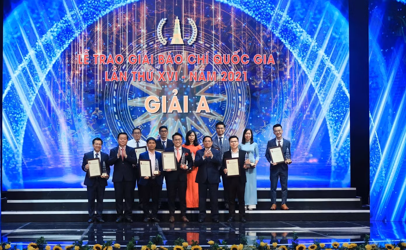 Chương trình đối thoại “Nơi kết thúc là nơi bắt đầu” nói về giai đoạn cao điểm phòng chống dịch Covid-19 đạt giải A Báo chí Quốc gia 2021. Chương trình đối thoại “Nơi kết thúc là nơi bắt đầu” nói về giai đoạn cao điểm phòng chống dịch Covid-19 đạt giải A Báo chí Quốc gia 2021.