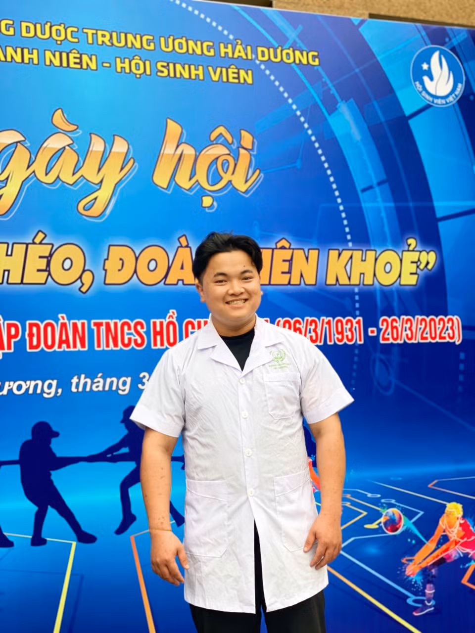 Phạm Quốc Anh (sinh năm 2003) - sinh viên năm thứ 2 của trường Cao đẳng Dược Trung ương Hải Dương. Phạm Quốc Anh (sinh năm 2003) - sinh viên năm thứ 2 của trường Cao đẳng Dược Trung ương Hải Dương.