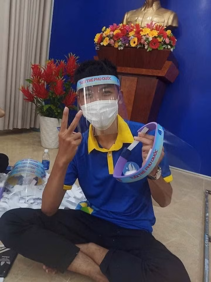 Tham gia hỗ trợ các công tác phòng chống dịch Covid-19 tại địa phương.