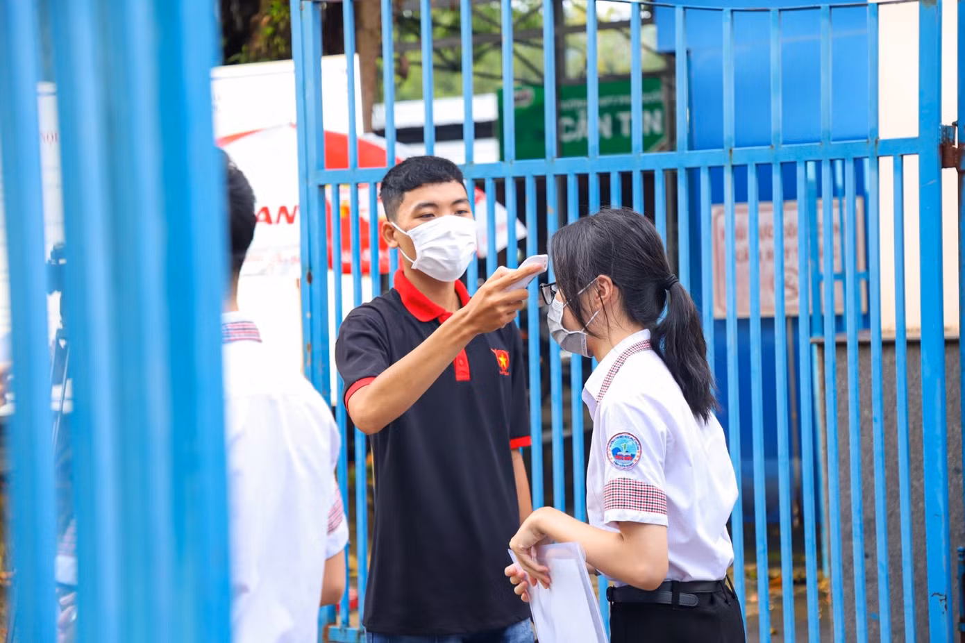 Lâm Vũ tình nguyện tiếp sức kỳ thi THPT Quốc gia tại điểm trường THPT Phú Quốc.