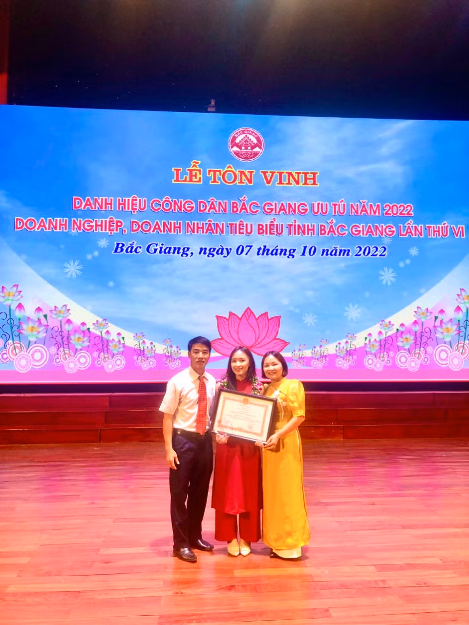 Thanh Huyền được nhận danh hiệu công dân ưu tú tỉnh Bắc Giang. Thanh Huyền được nhận danh hiệu công dân ưu tú tỉnh Bắc Giang.