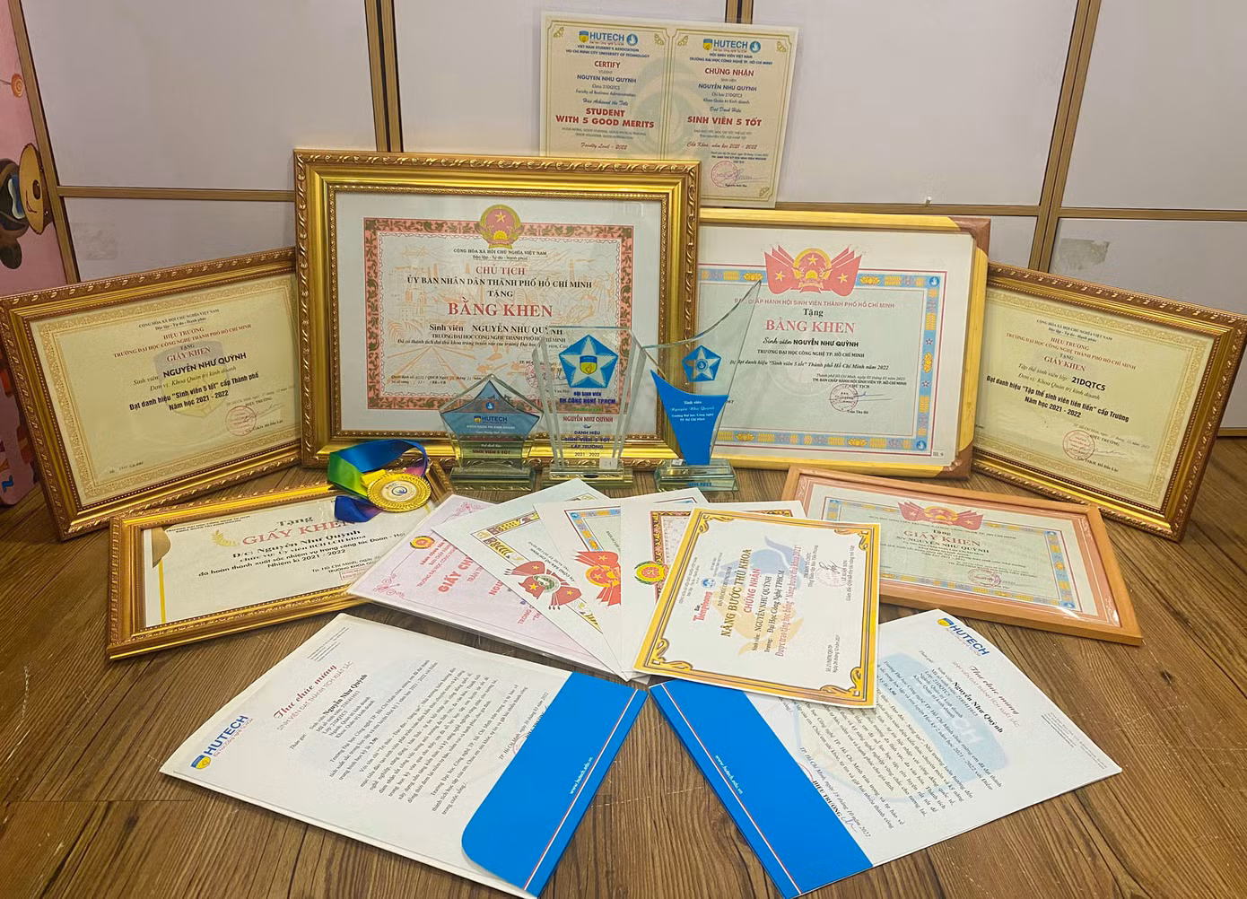 Nàng thủ khoa HUTECH đạt được nhiều thành tích xuất sắc trong quá trình học tập tại trường.