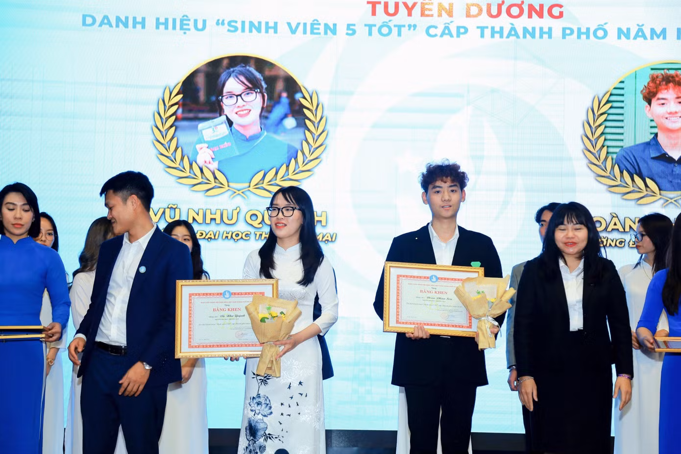Phan Sơn đạt danh hiệu “Sinh viên 5 tốt” cấp thành phố năm học 2021 - 2022.