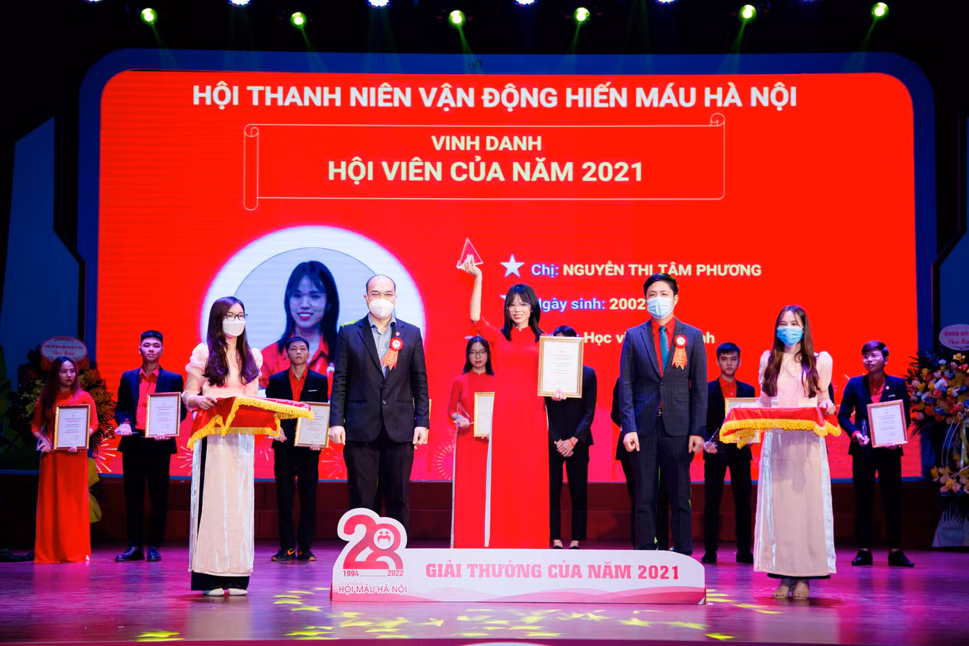 Tâm Phương được vinh danh Hội viên của năm 2021 do Hội Thanh niên vận động hiến máu Hà Nội trao tặng. Tâm Phương được vinh danh Hội viên của năm 2021 do Hội Thanh niên vận động hiến máu Hà Nội trao tặng.