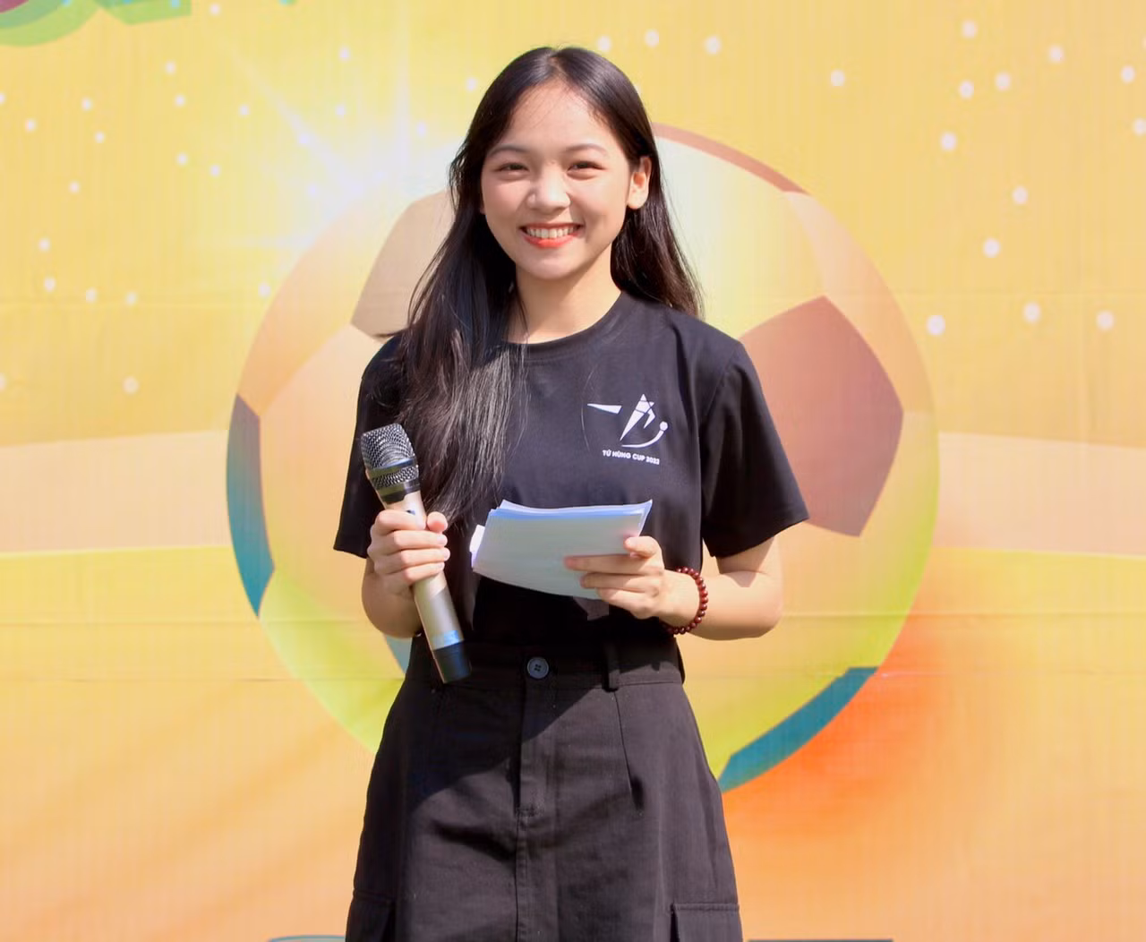 Tham gia vào PEM - Câu lạc bộ Thuyết trình, MC cũng là một cách để Thảo Vân có thêm nhiều cơ hội trải nghiệm, giao lưu và thể hiện bản thân.