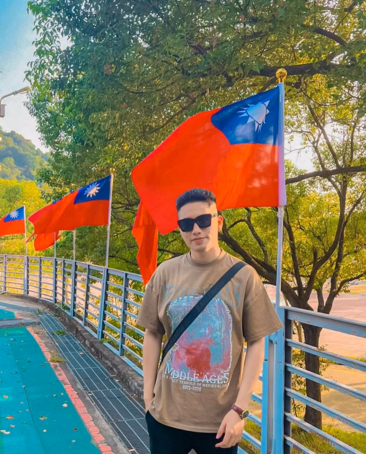Ngô Hữu Trường là sinh viên Trường Đại học Kinh tế Quốc dân, hiện đang là sinh viên trao đổi chương trình Công nghệ Tài chính (FinTech) Trường Đại học Á Châu, Đài Loan.