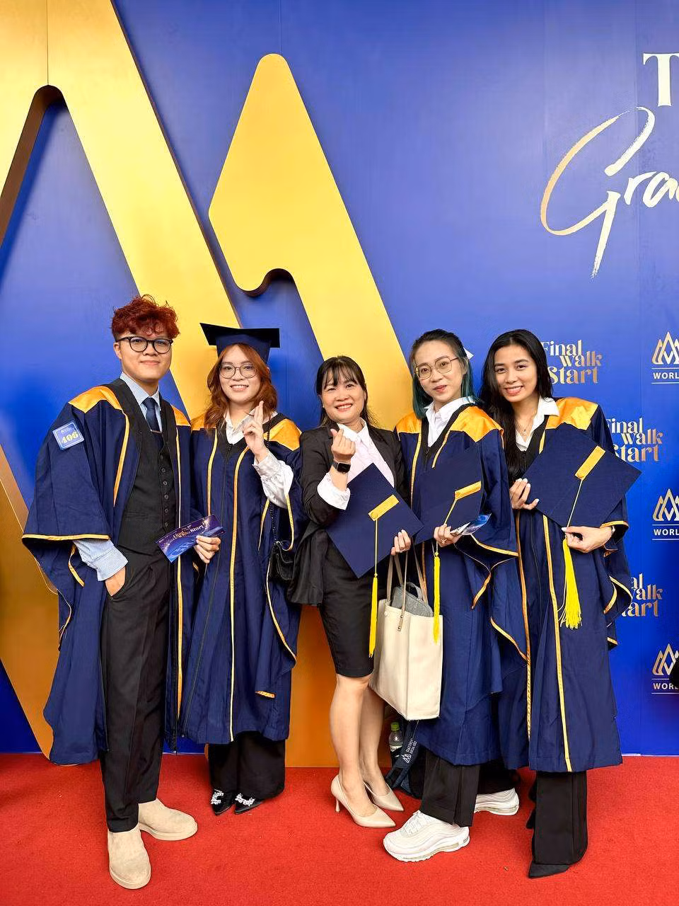 “Thành công của mỗi người cũng sẽ rất khác nhau và do chính chúng ta định nghĩa”. “Thành công của mỗi người cũng sẽ rất khác nhau và do chính chúng ta định nghĩa”.