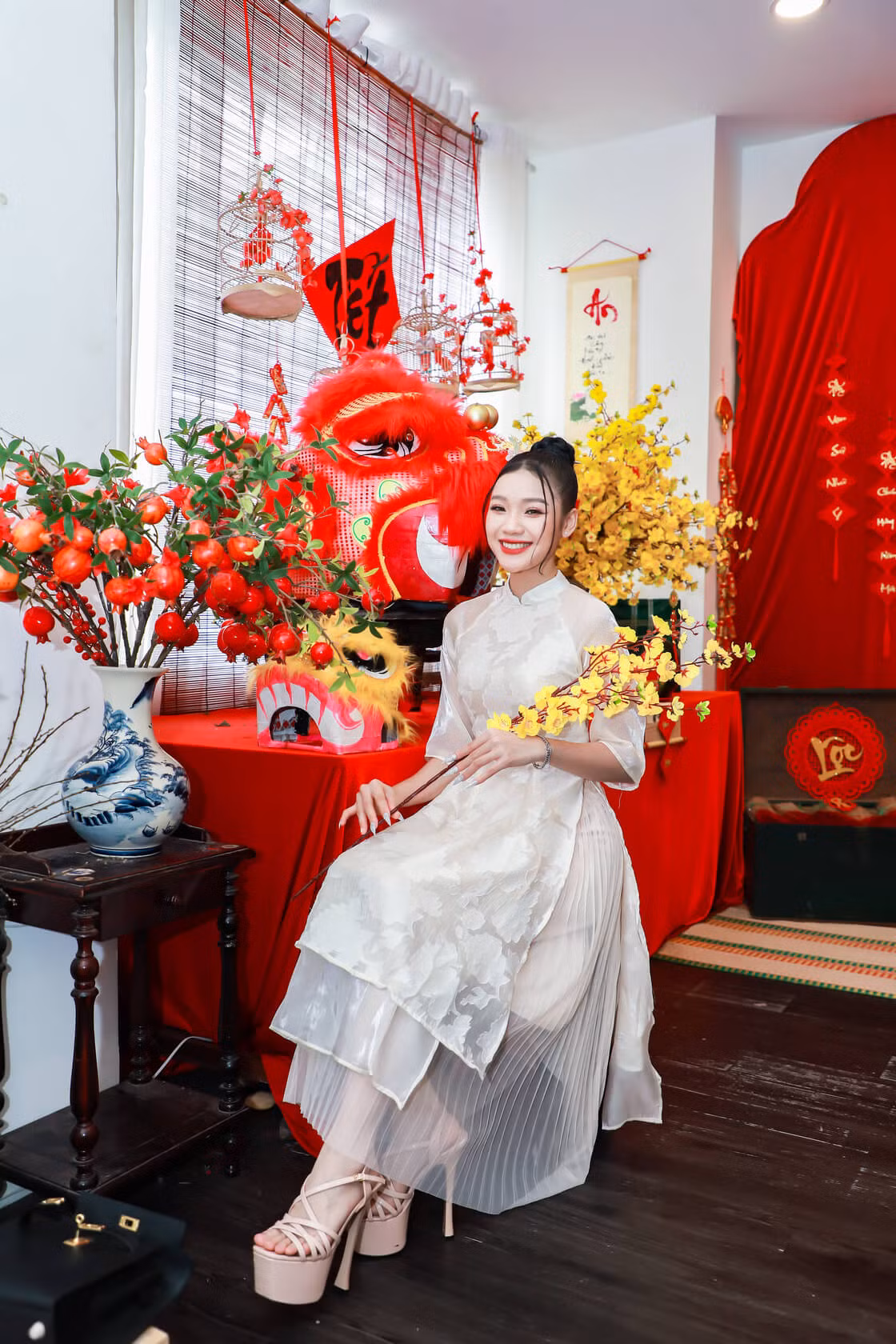Á khôi 1 Nguyễn Thị Hoài Phương. Á khôi 1 Nguyễn Thị Hoài Phương.