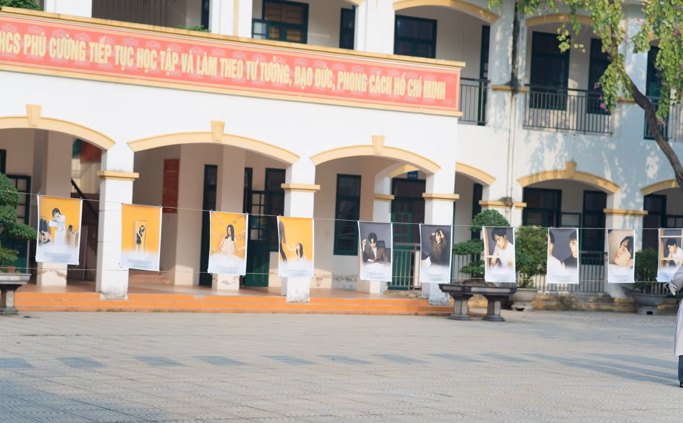 Không gian triển lãm được tổ chức tại khuôn viên Trường THCS Phú Cường.