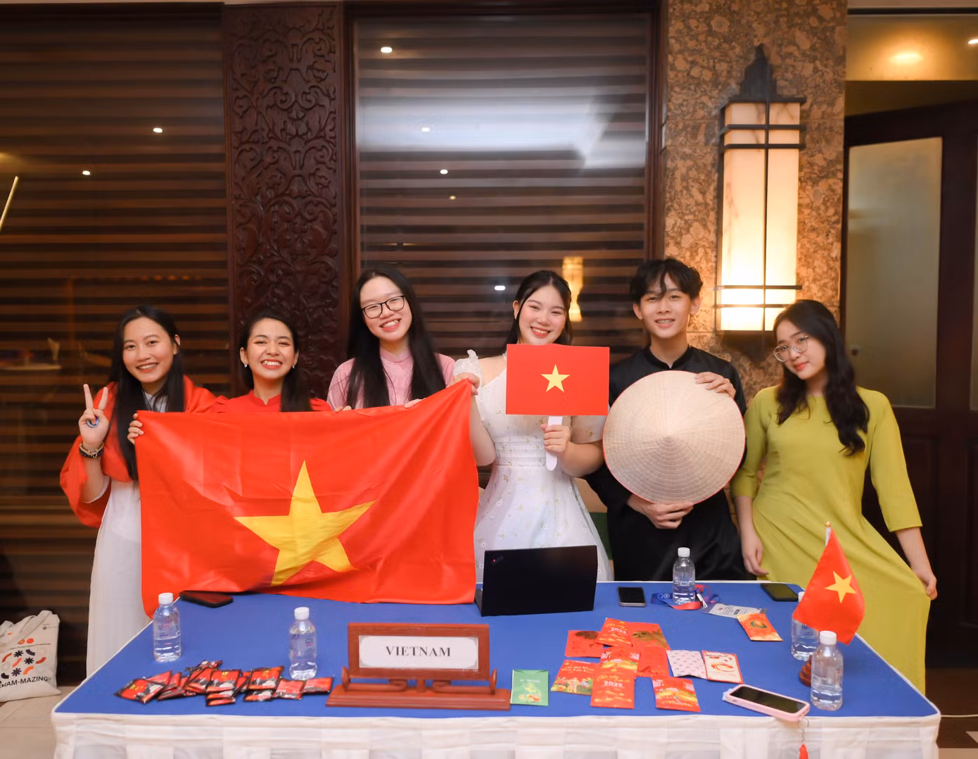 Trang cùng đoàn Việt Nam tham dự Special ASEAN Foundation Model ASEAN Meeting 2023.