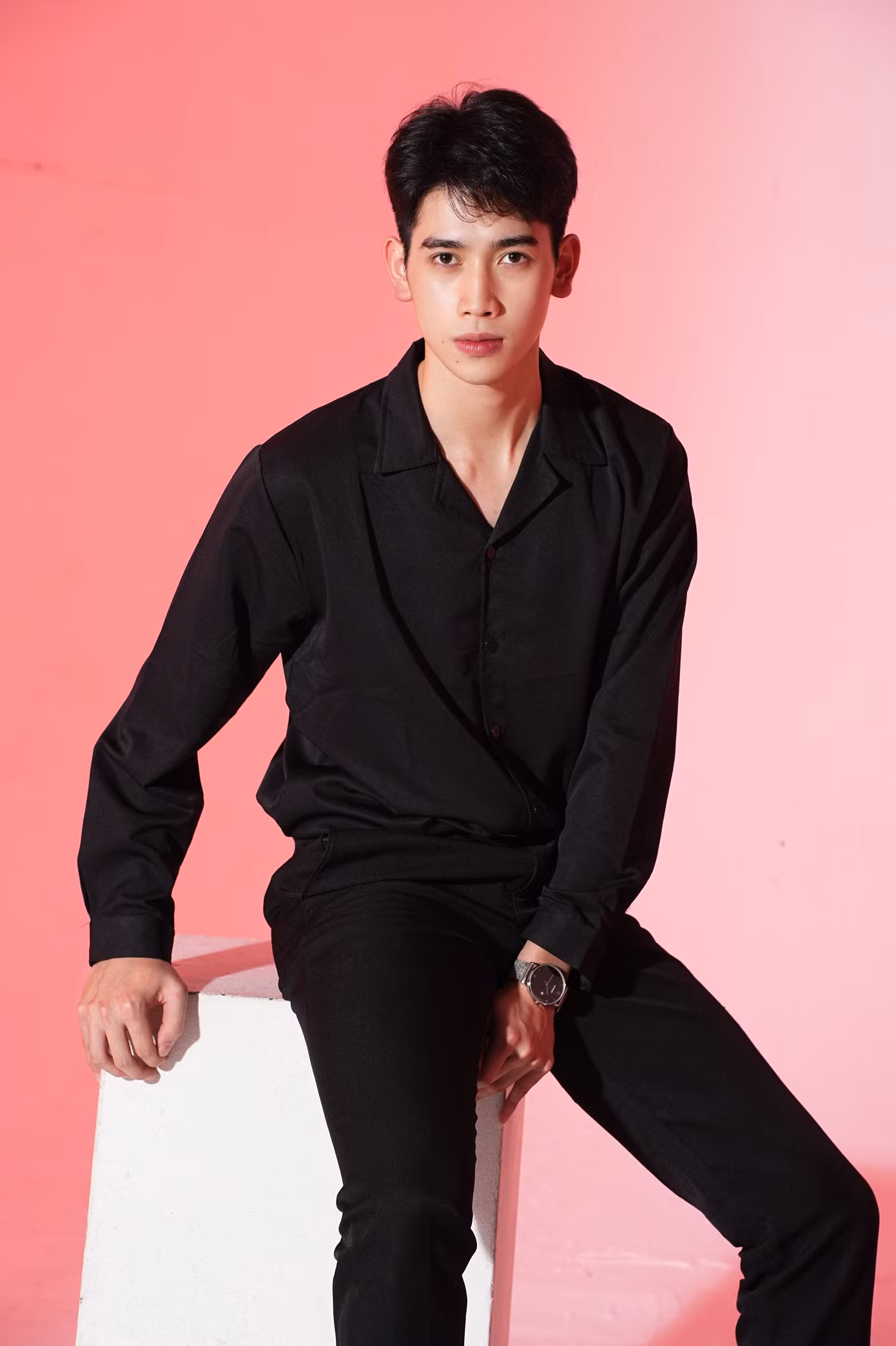 Hoàng Hải Tuyên - sinh viên năm 3 ngành Quản trị kinh doanh Thương mại điện tử Trường Đại học Thủy lợi. Hoàng Hải Tuyên - sinh viên năm 3 ngành Quản trị kinh doanh Thương mại điện tử Trường Đại học Thủy lợi.