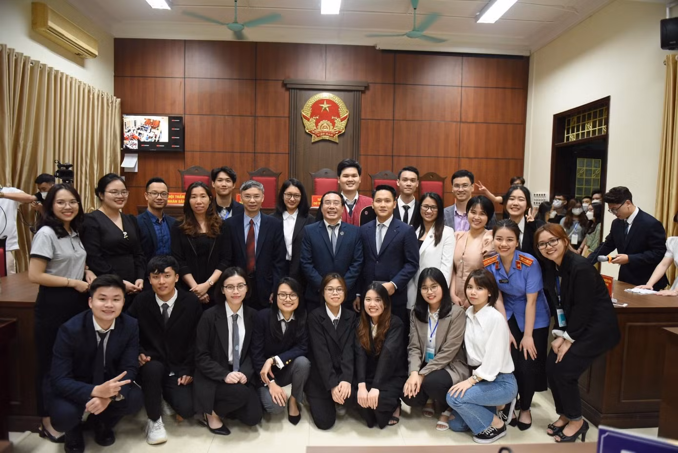Phiên toà giả định bám sát phiên toà thực tế.