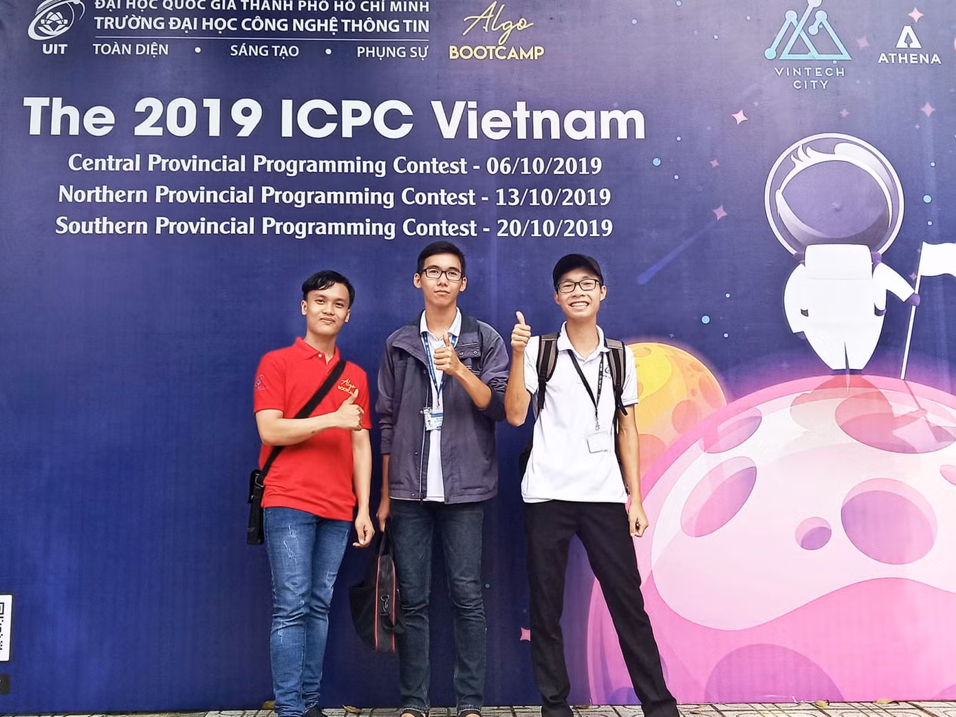 Lên đại học, Dương tích cực tham gia các hoạt động và cuộc thi.