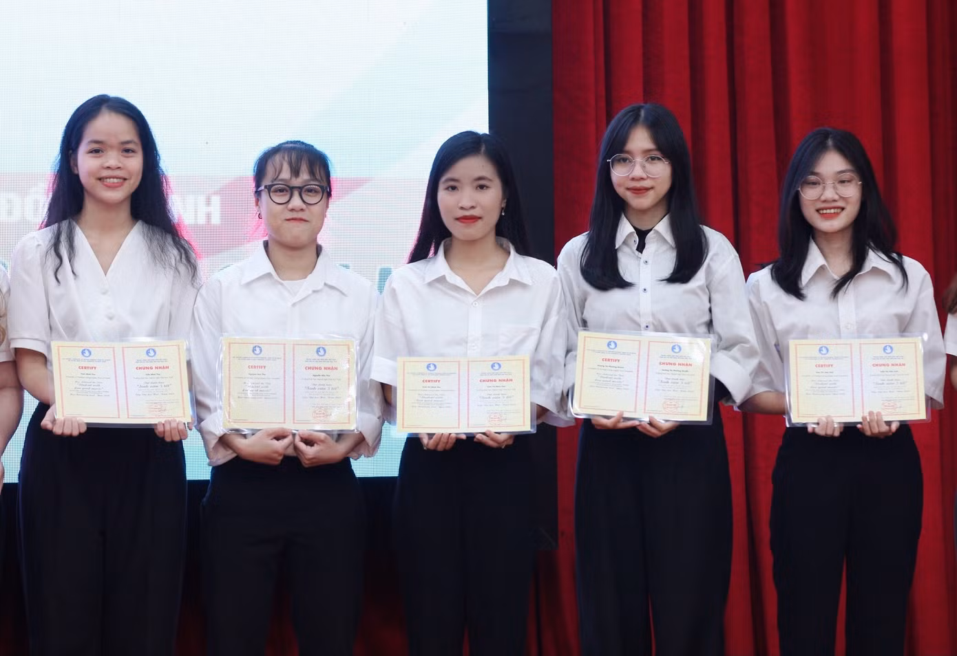 Đạt danh hiệu “Sinh viên 5 Tốt” cấp Đại học Huế năm 2022.