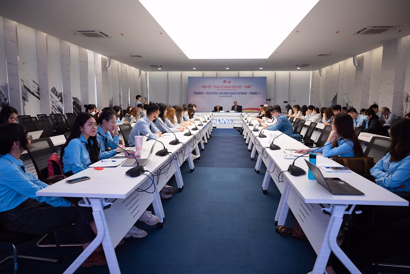 Buổi trao đổi đã nhận được rất nhiều sự quan tâm của các bạn sinh viên Pháp ngữ Học viện Ngoại giao.