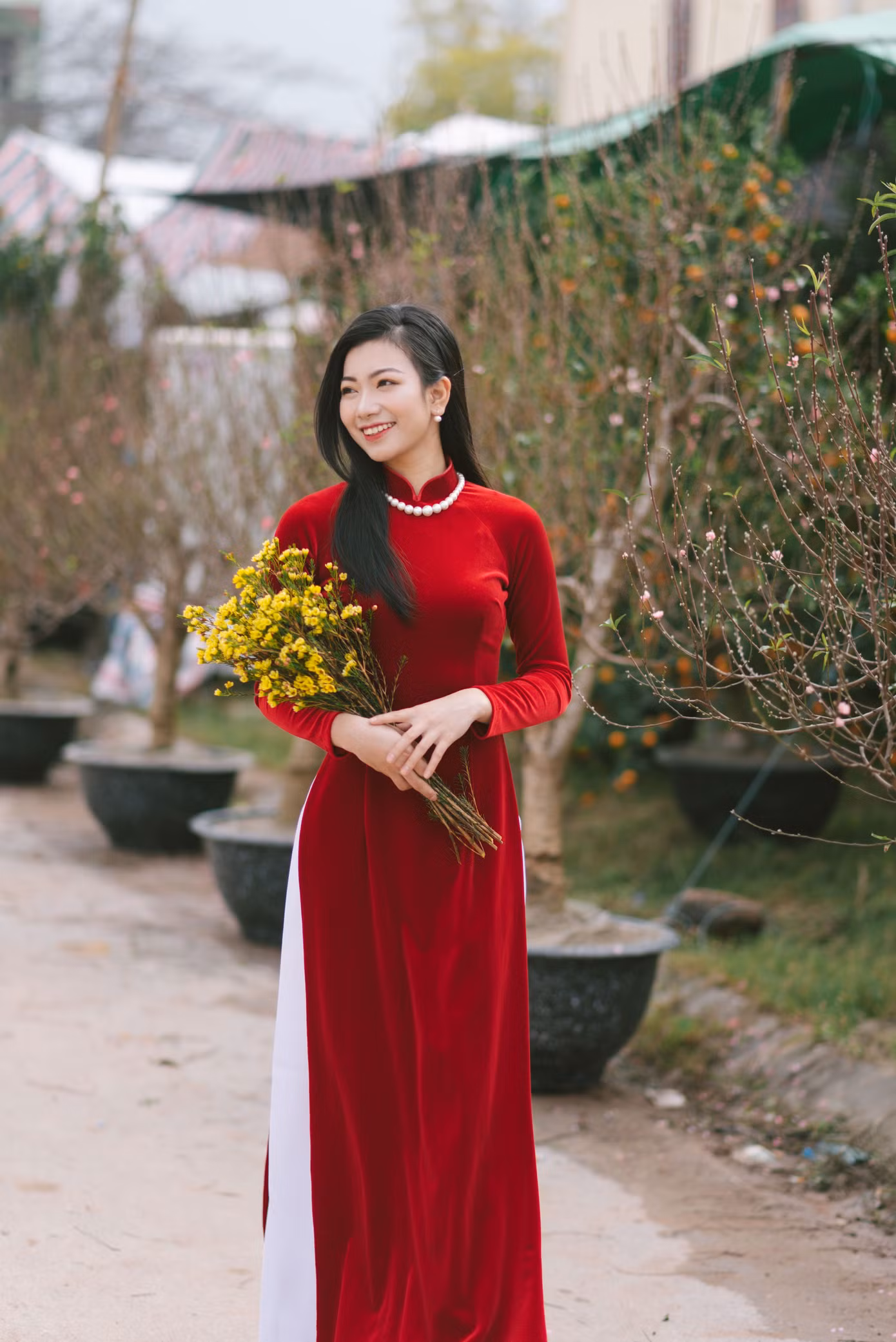 Cô bạn đang là Uỷ viên Ban Chấp hành Hội Sinh viên Trường khóa XIII và cũng là Phó chủ nhiệm CLB Ngoại Ngữ PEC.