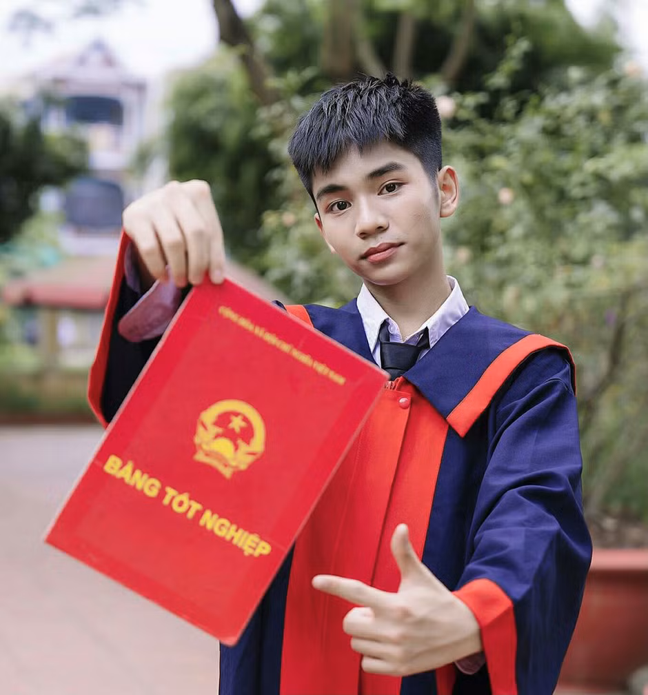 Lê Minh Hiếu viên mãn với kết quả của mình. (Ảnh NVCC)
