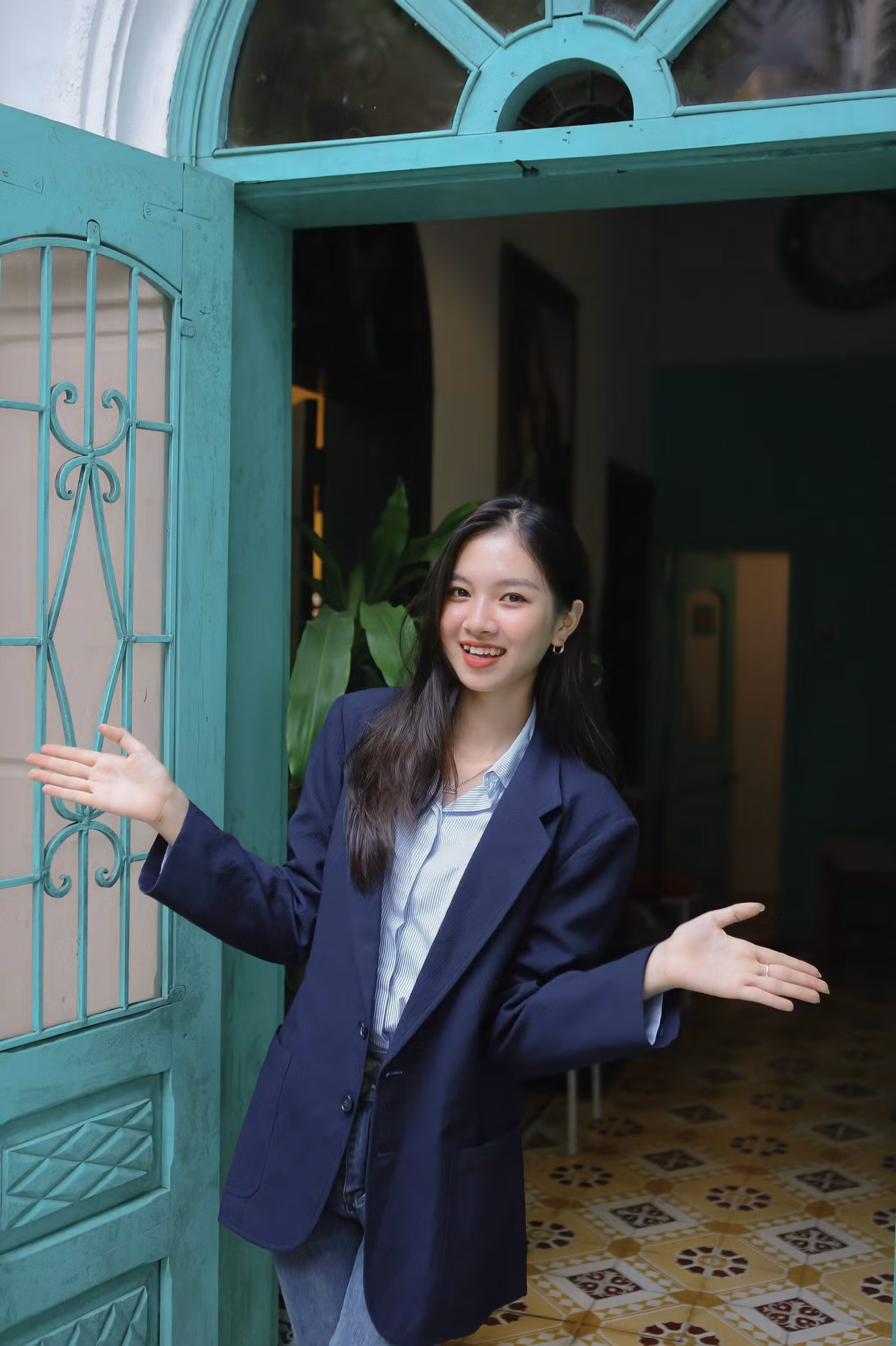 Ngô Thị Phương Anh (21 tuổi) đến từ mảnh đất quan họ Bắc Ninh, là sinh viên năm 3 lớp Báo ảnh K40, Viện Báo chí, Học viện Báo chí và Tuyên truyền.