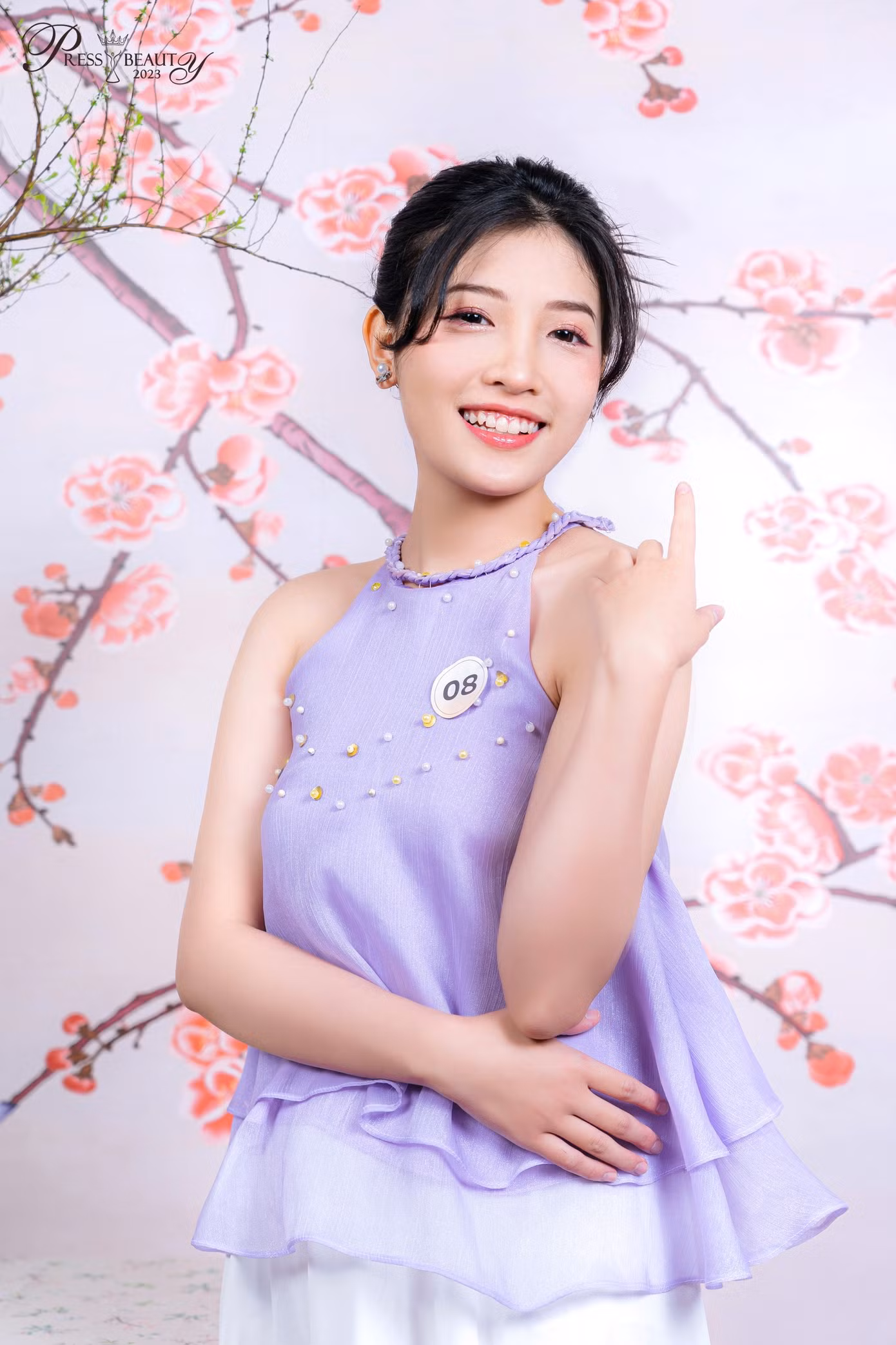 Bạn Trần Nguyễn Anh Khoa (SBD 08) được đánh giá cao bởi vẻ đẹp “nàng thơ” đầy nữ tính.