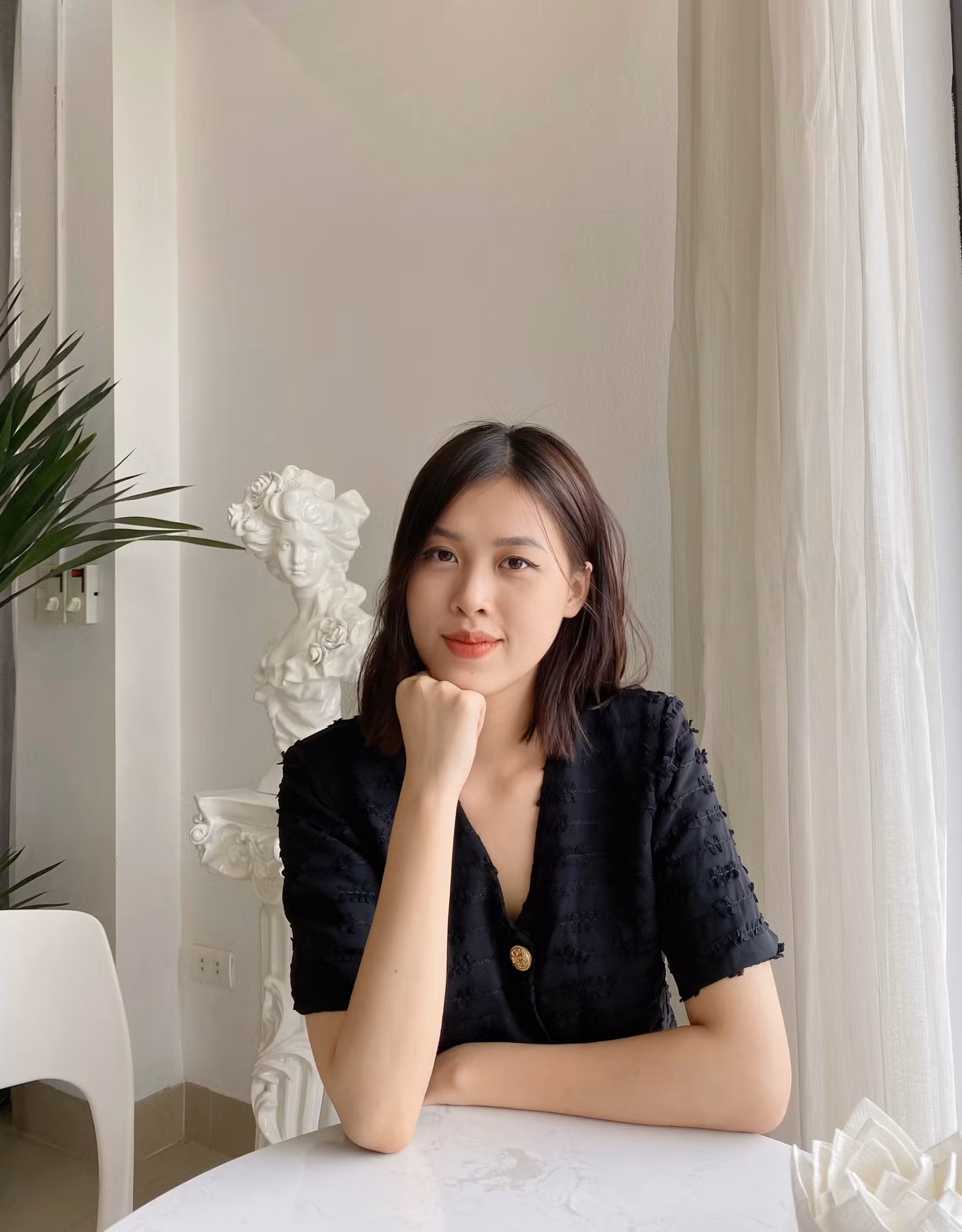 Yến Nhi luôn cố gắng nỗ lực để được cống hiến công sức cho cộng đồng, xã hội. Yến Nhi luôn cố gắng nỗ lực để được cống hiến công sức cho cộng đồng, xã hội.