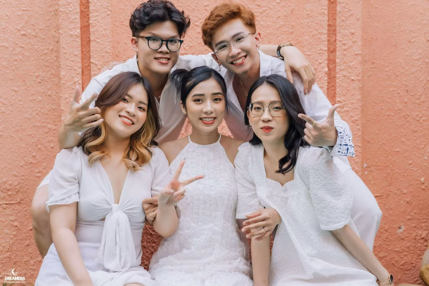 Huỳnh Hương đã tìm được những “mảnh ghép” phù hợp và có chung chí hướng. Huỳnh Hương đã tìm được những “mảnh ghép” phù hợp và có chung chí hướng.