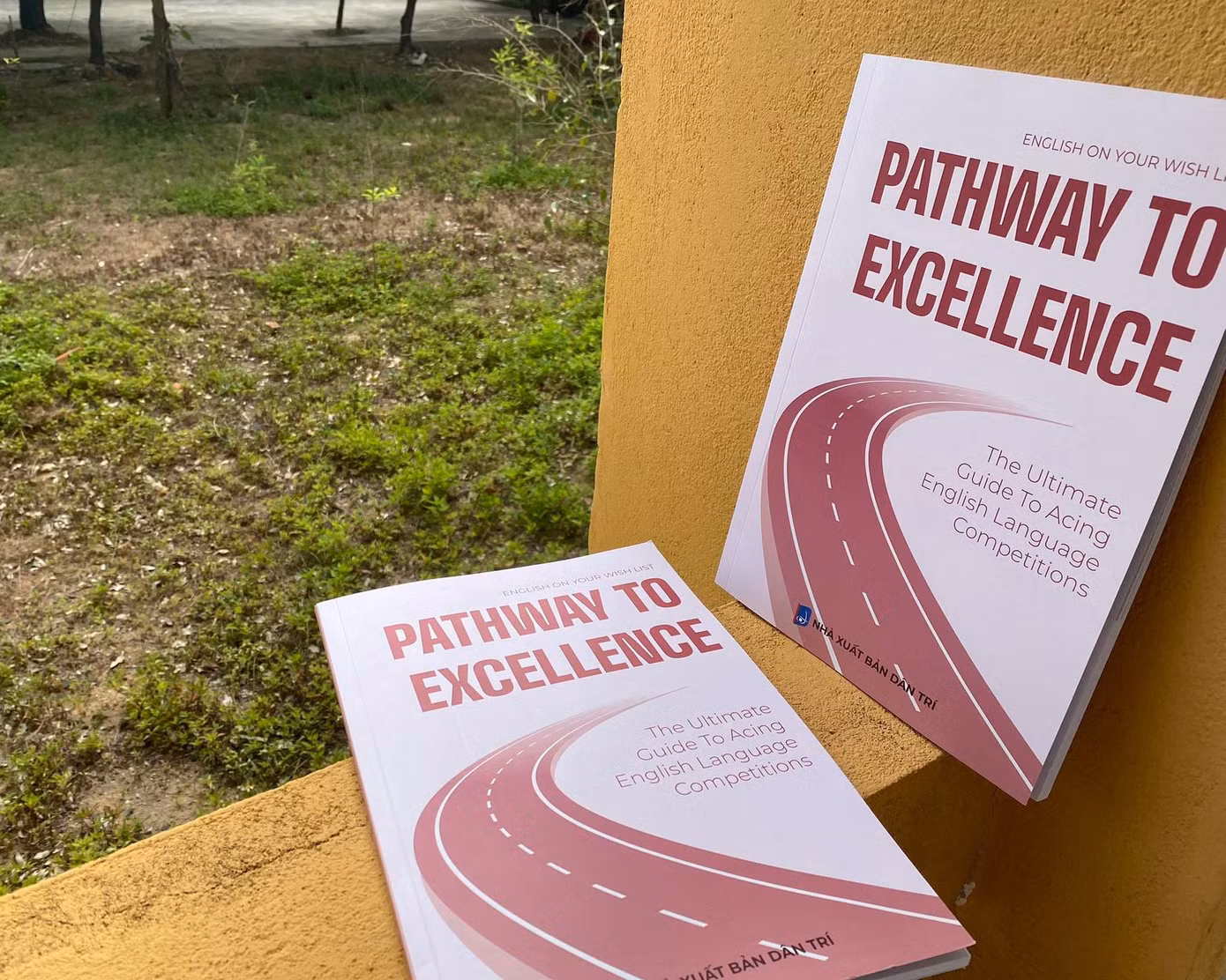 Sách ôn luyện “Pathway to Excellence” do Huỳnh Thịnh làm đồng chủ biên, dành cho học sinh muốn chinh phục các kỳ thi chọn học sinh giỏi môn Tiếng Anh. Sách ôn luyện “Pathway to Excellence” do Huỳnh Thịnh làm đồng chủ biên, dành cho học sinh muốn chinh phục các kỳ thi chọn học sinh giỏi môn Tiếng Anh.