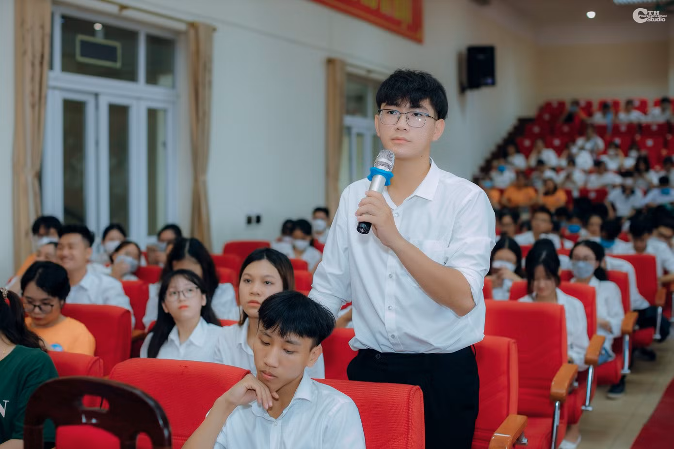 Anh đang là Ủy viên Ban chấp hành Đoàn Thanh niên Trường.
